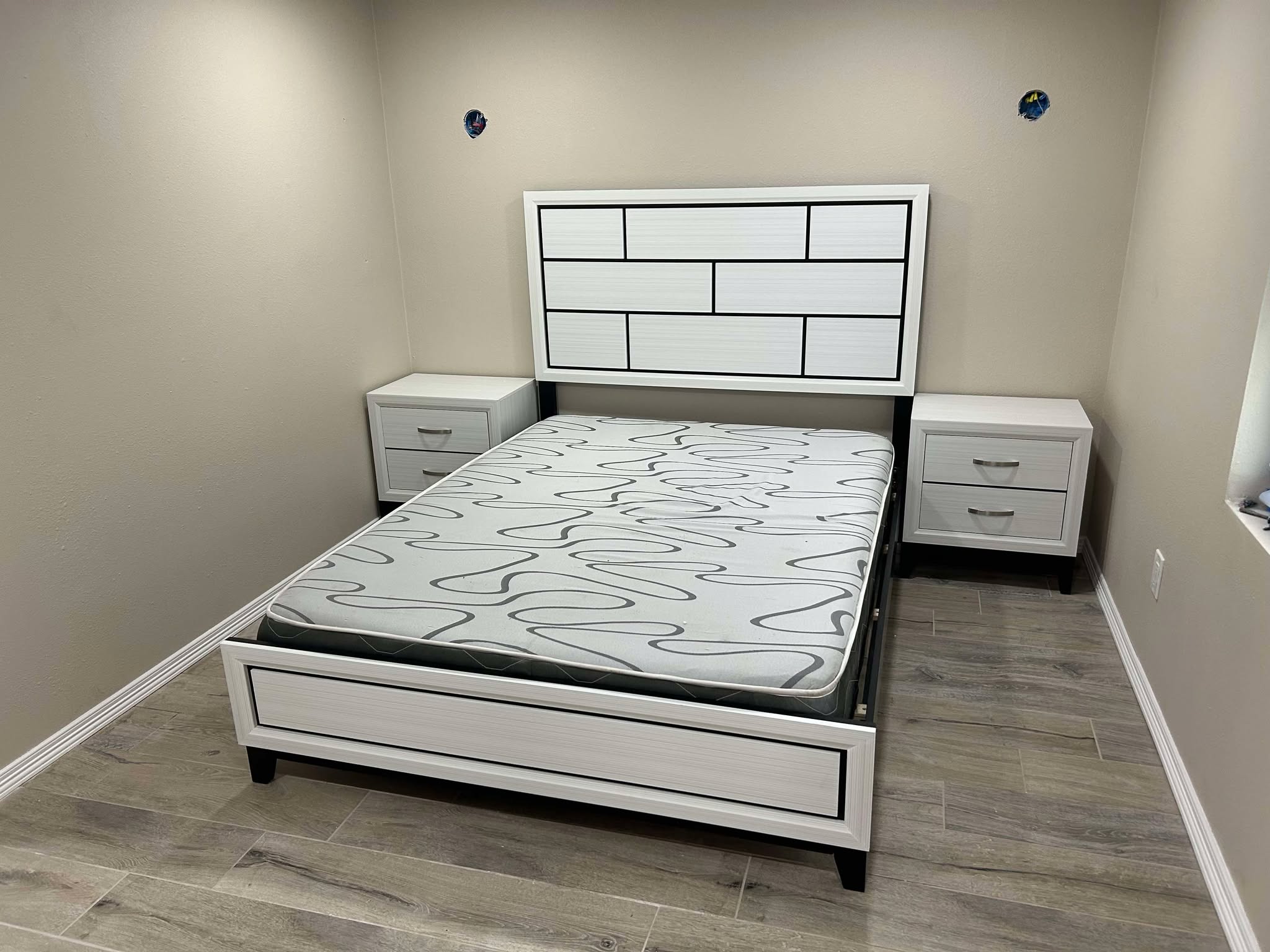 1645WH Bedroom-Davi Collection