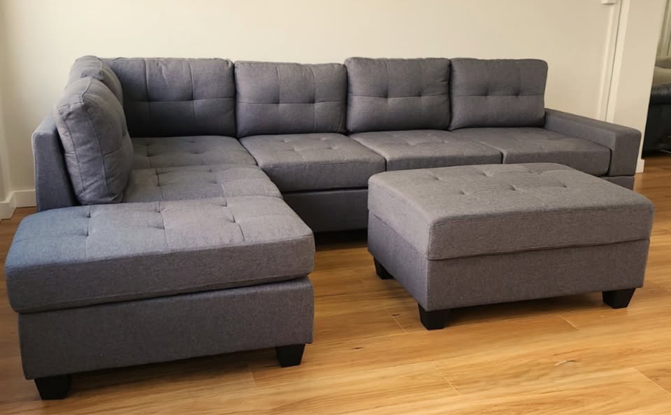Tufted Grey Sectional w/Reversible Chaise Lounge