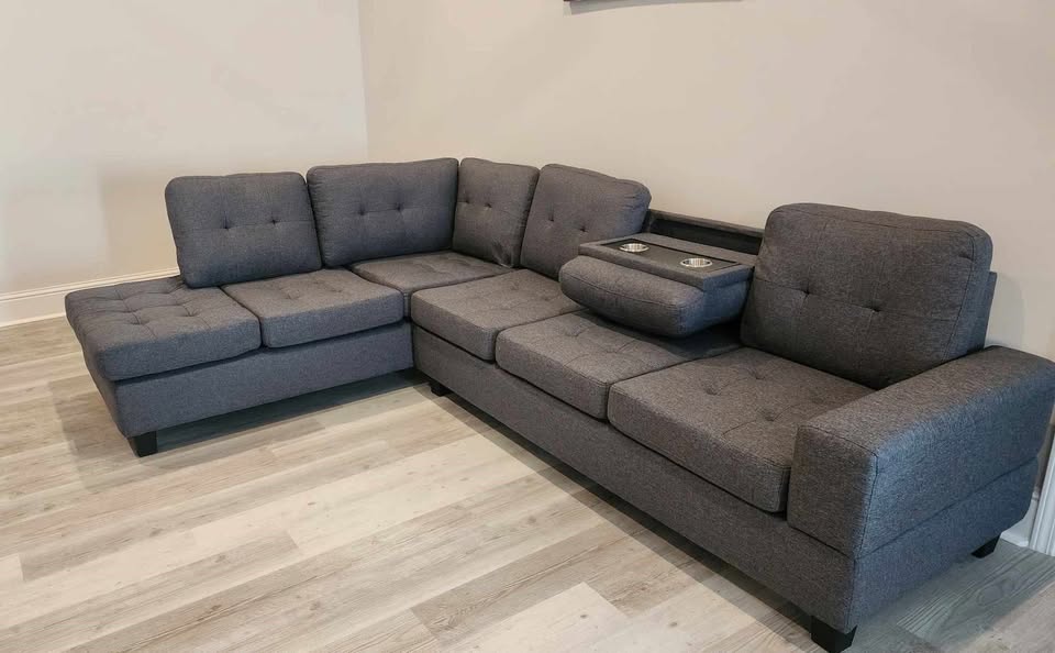 Tufted Grey Sectional w/Reversible Chaise Lounge