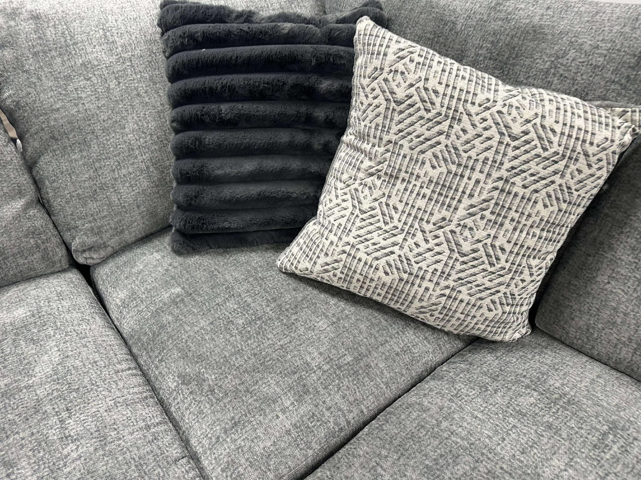 8600 Oversized Sectional (Gray) **NEW ARRVIAL**