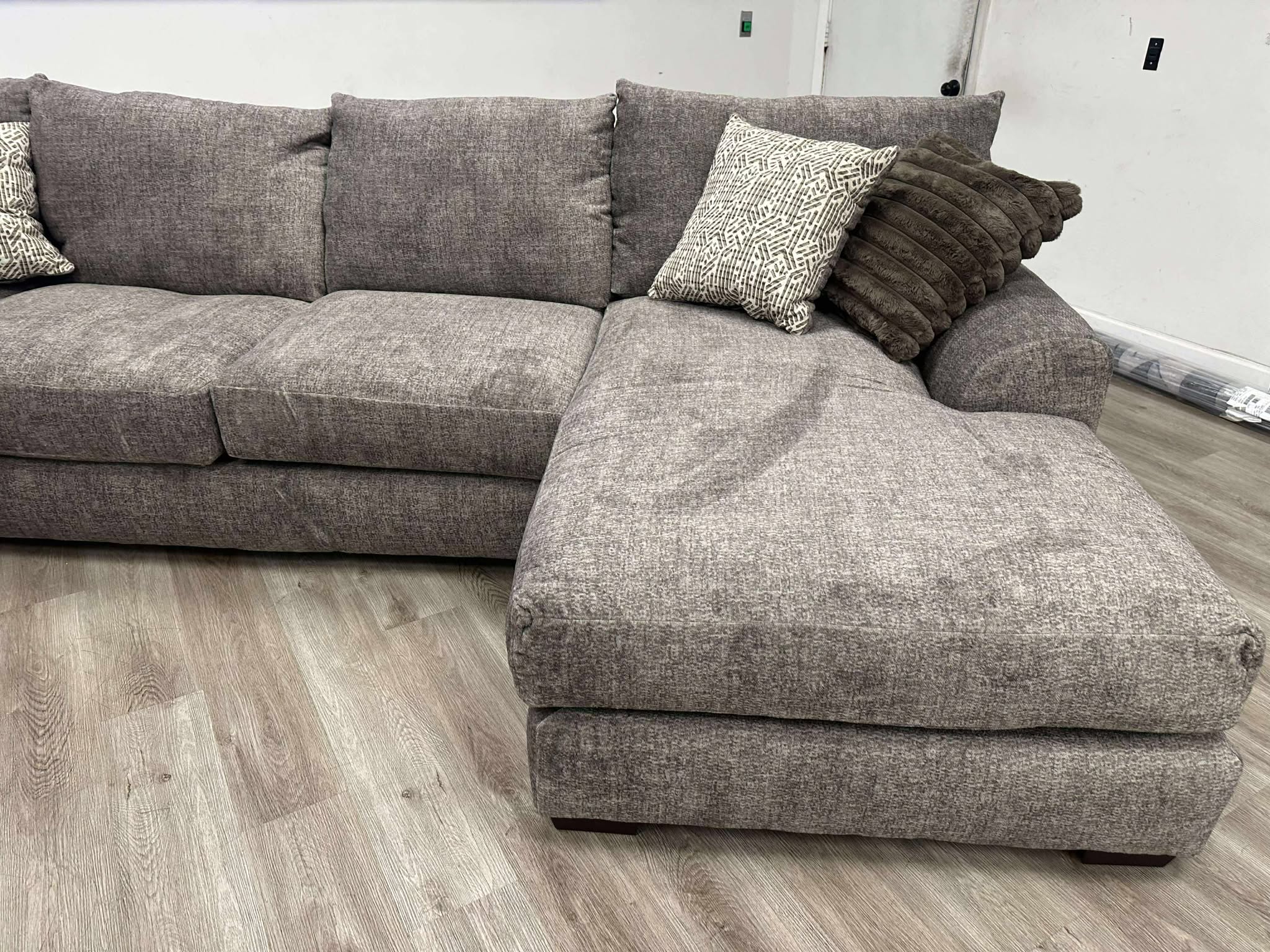 8600 Oversized Sectional (Taupe) **NEW ARRVIAL**