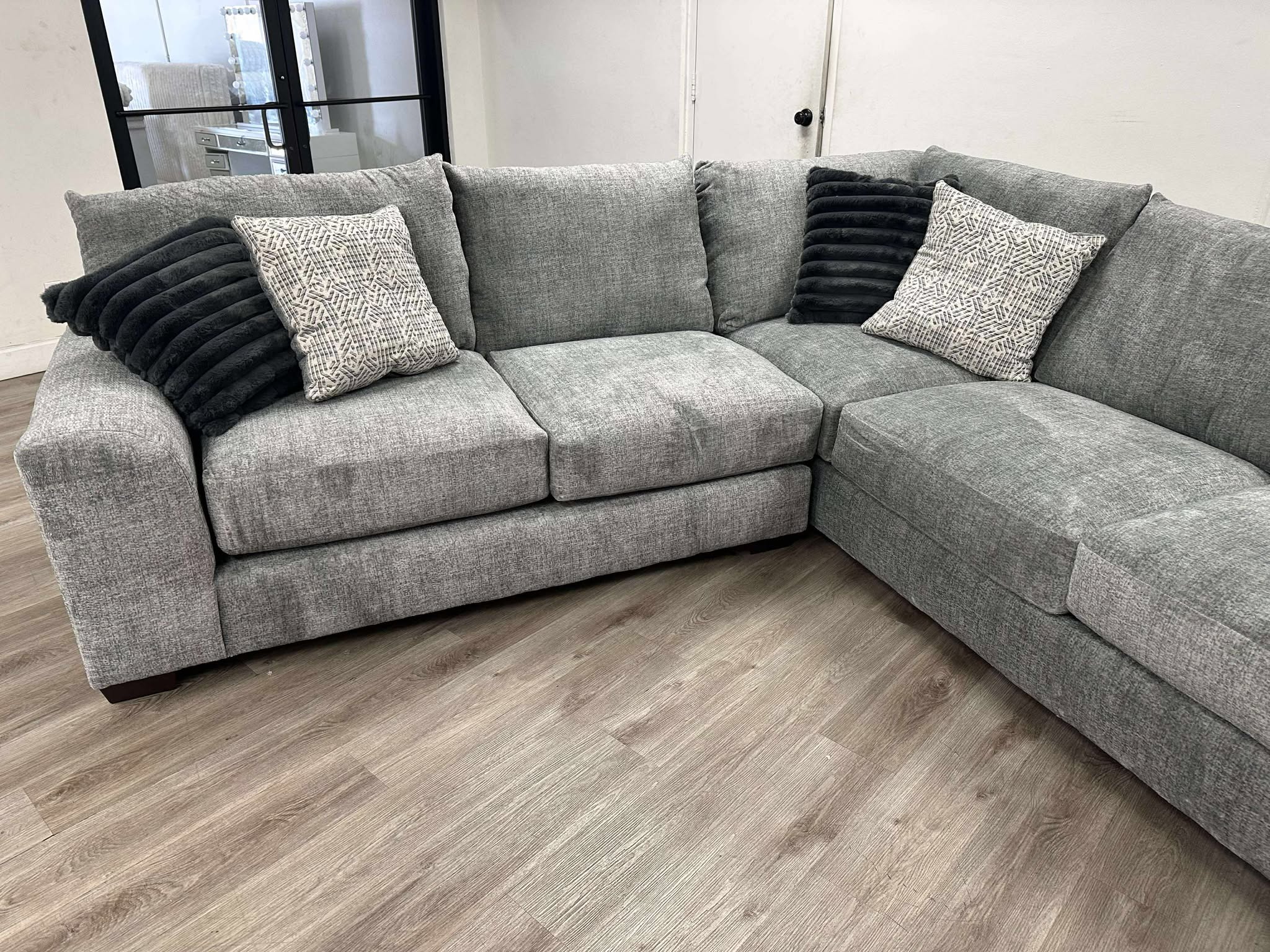 8600 Oversized Sectional (Gray) **NEW ARRVIAL**