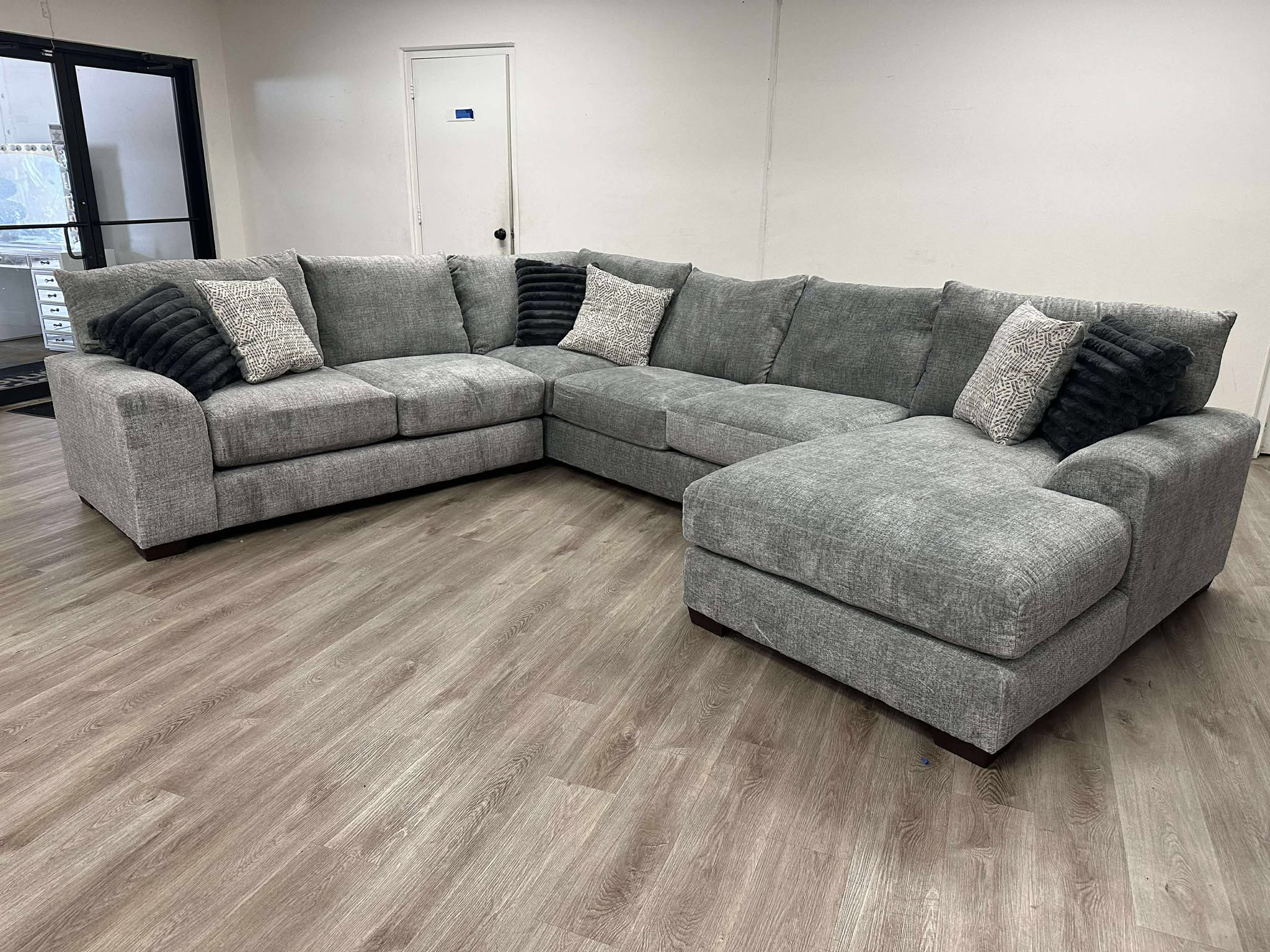 8600 Oversized Sectional (Gray) **NEW ARRVIAL**