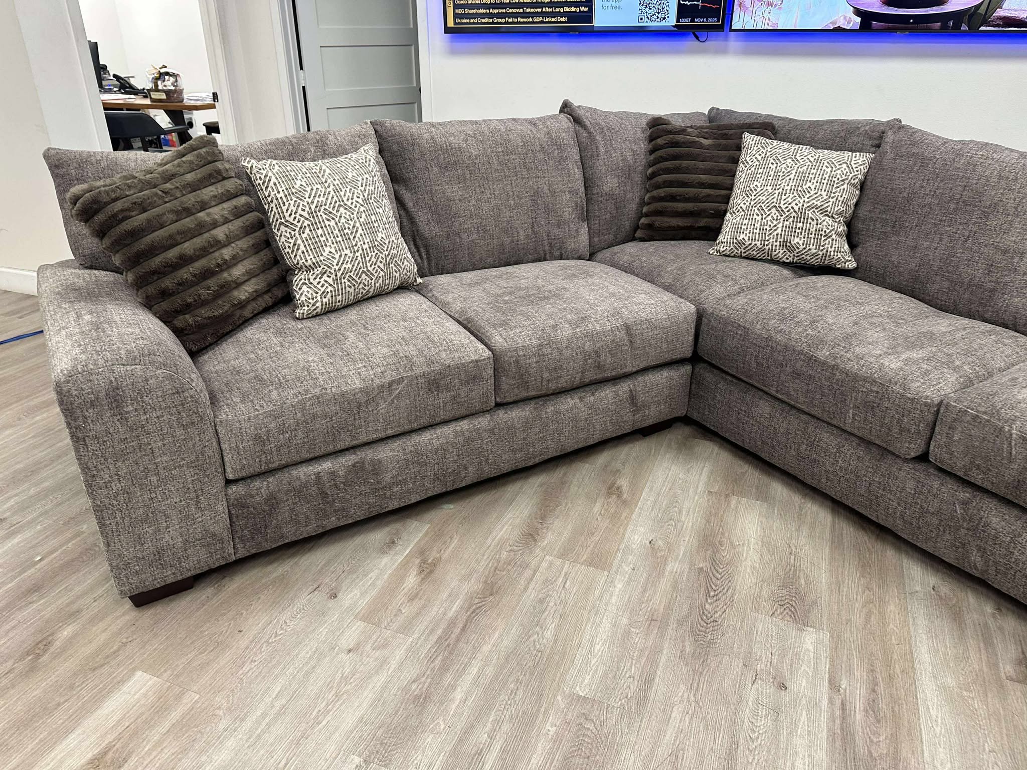 8600 Oversized Sectional (Taupe) **NEW ARRVIAL**