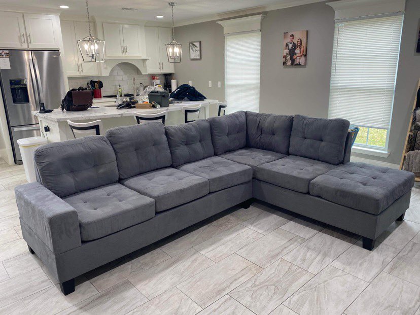 Tufted Grey Sectional w/Reversible Chaise Lounge